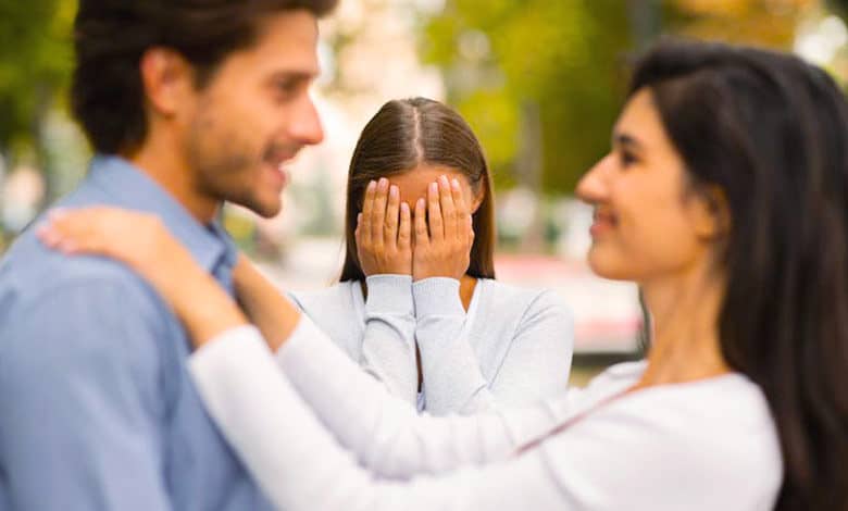 signs he does not love you anymore