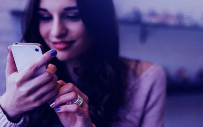 How can you make your girlfriend happy over text